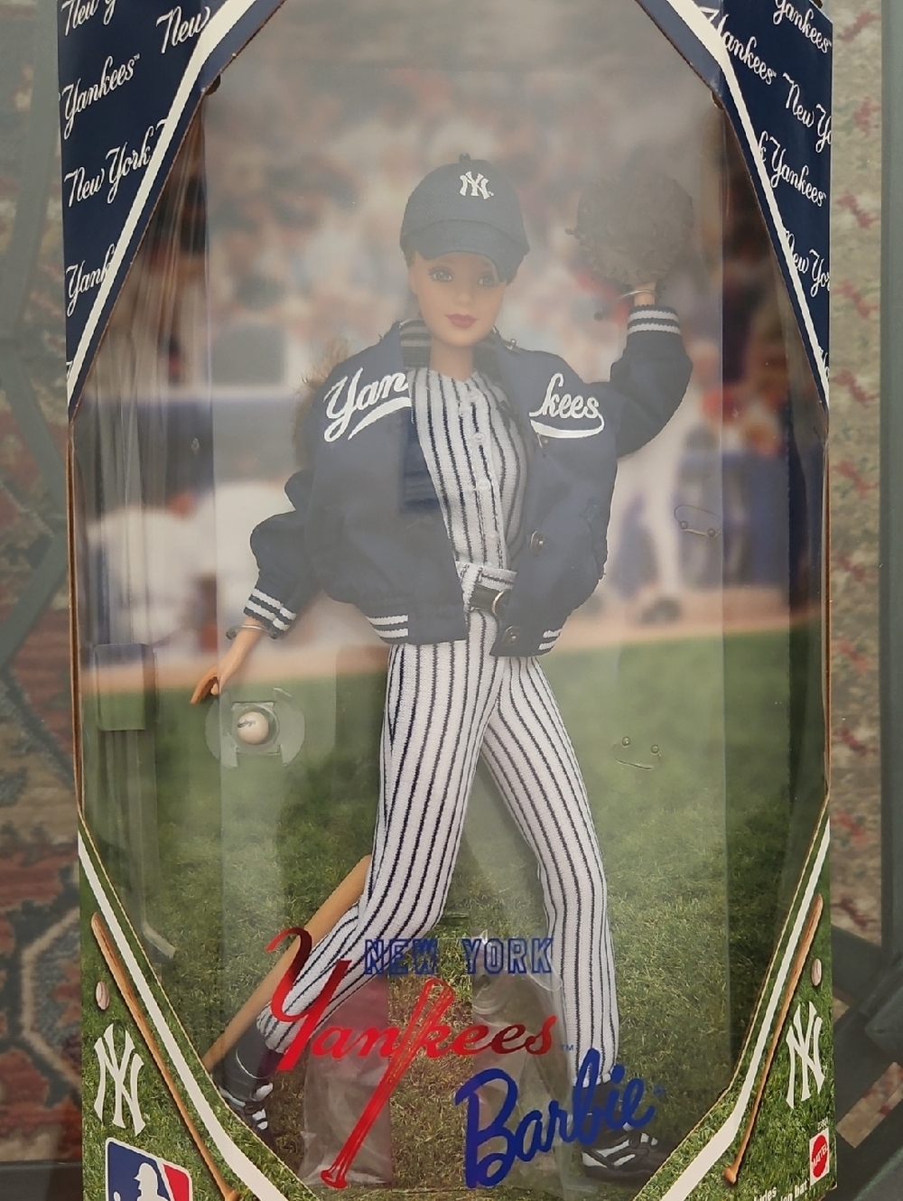 1999 New York Yankees Barbie - Picture 13 of 13